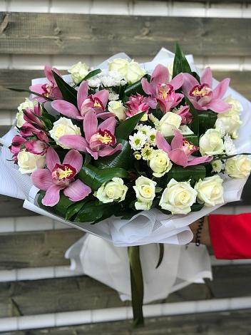 Букет цветов из: Розы и Хризантемы в Любимовке