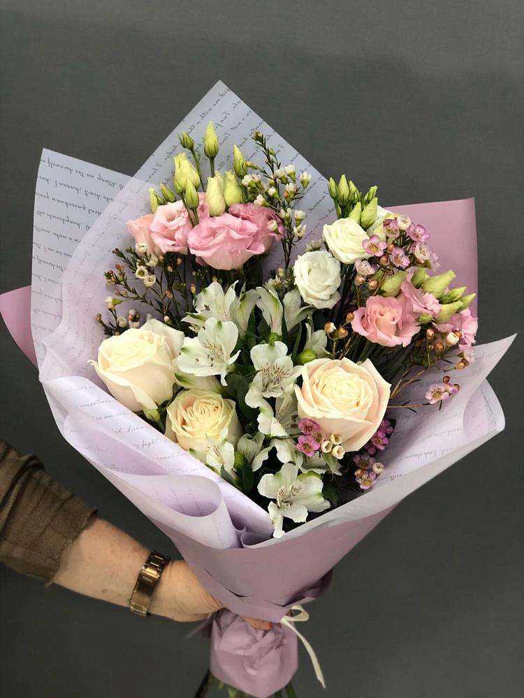 Букет цветов из: Альстромерии, Розы и Лизиантусы в Любимовке