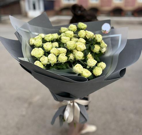 Букет Белые кустовые розы Солинеро в Любимовке