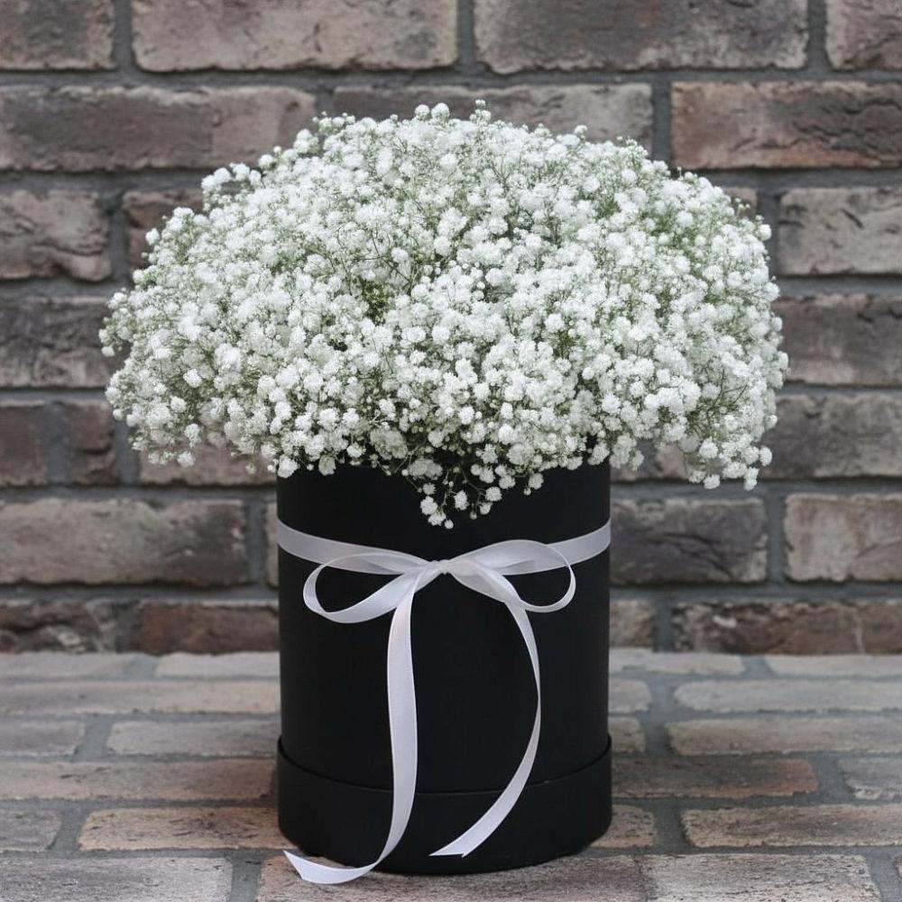 Цветочная композиция из Гипсофила в шляпной коробке в Любимовке