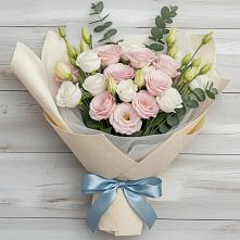 Букет цветов из:  Лизиантусы в Любимовке