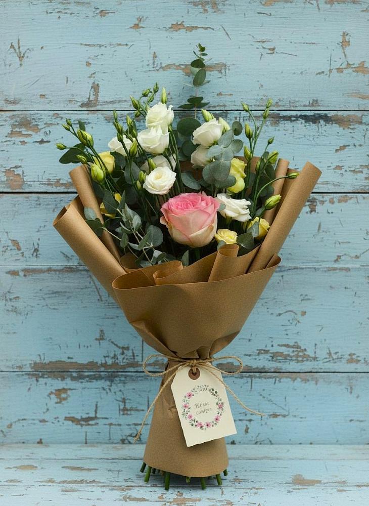 Букет цветов из: Розы и Лизиантусы в Любимовке