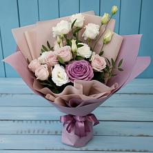 Букет цветов из:  Розы и Лизиантусы в Любимовке