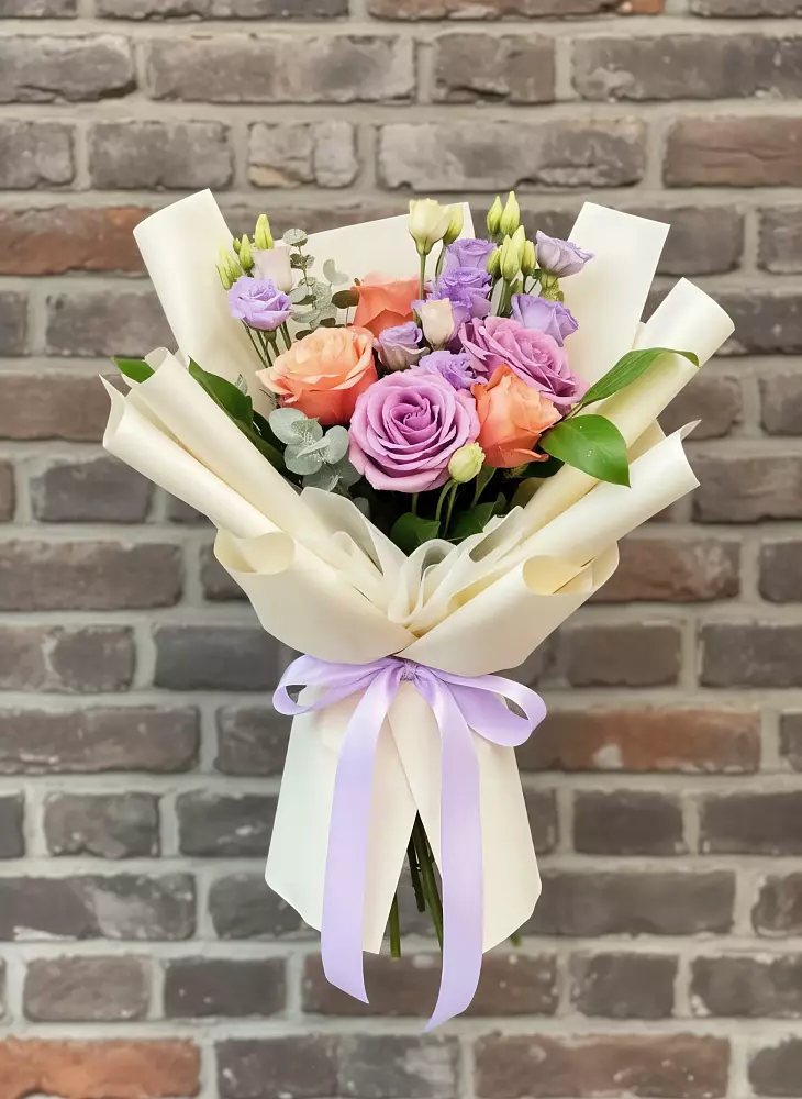 Букет цветов из: Лизиантусы и Розы в Любимовке