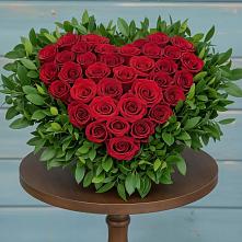 Цветочная композиция из Розы в виде сердца в Любимовке