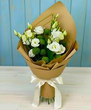 Букет цветов из:  Хризантемы и Лизиантусы в Любимовке