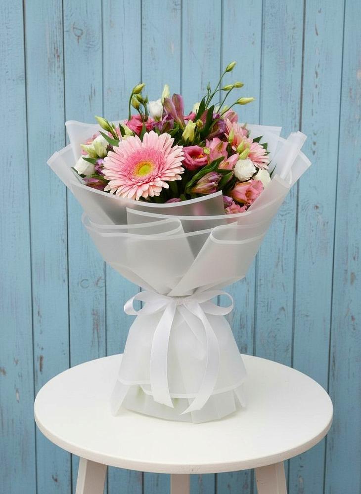 Букет цветов из: Герберы, Альстромерии и Лизиантусы в Любимовке