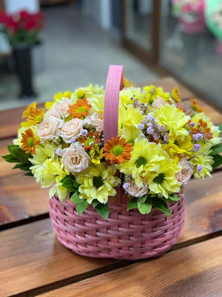 Цветочная композиция из Хризантемы и Розы в корзине в Любимовке
