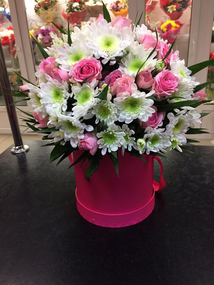 Цветочная композиция из Розы и Хризантемы в шляпной коробке в Любимовке