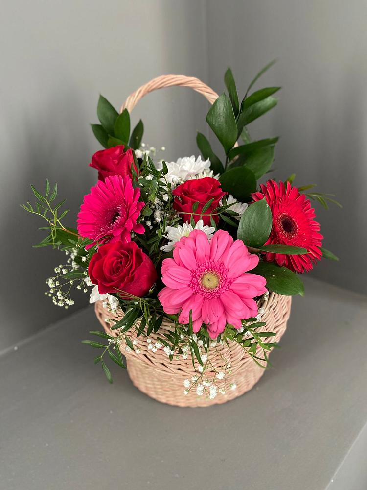 Цветочная композиция из Розы, Хризантемы и Герберы в корзине в Любимовке
